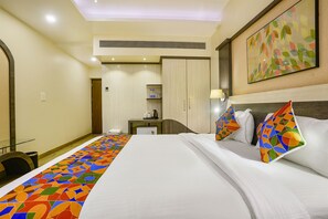Egyptian cotton sheets, premium bedding, in-room safe, free WiFi - Fabhotel Prestige (Guirim)