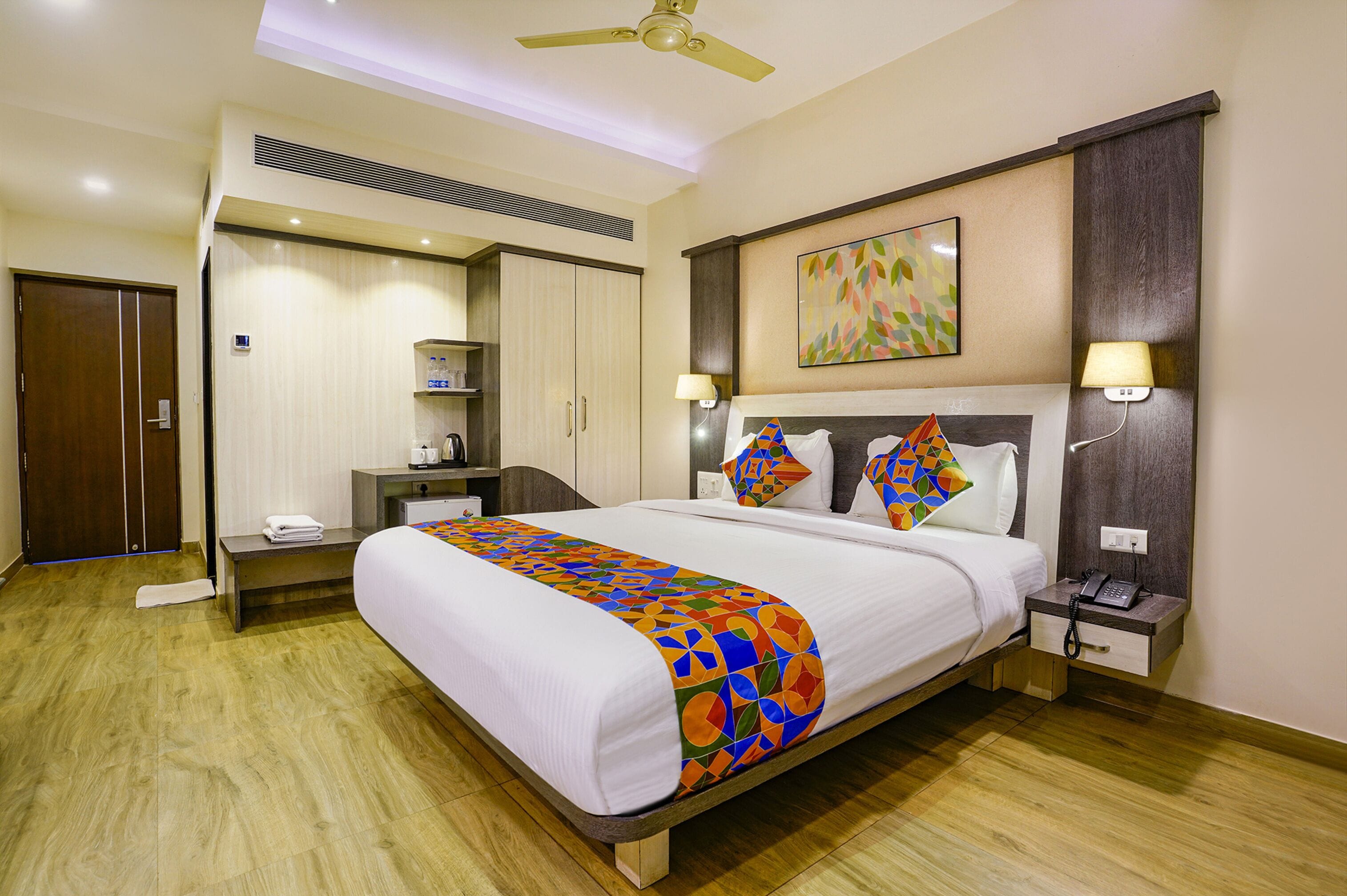 Egyptian cotton sheets, premium bedding, in-room safe, free WiFi