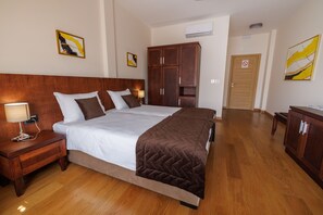 Chambre Standard double ou avec lits jumeaux | Accès au Wi-Fi (inclus)