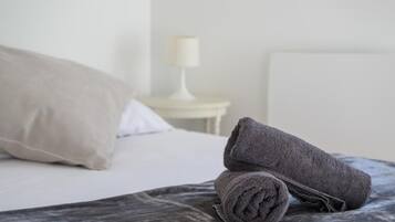 2 bedrooms, desk, iron/ironing board, travel crib