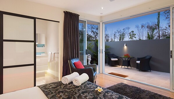 1 bedroom, desk, iron/ironing board, WiFi