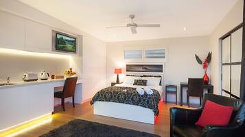 1 bedroom, desk, iron/ironing board, WiFi