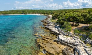 Beach - Elegant villa with private pool in Bale (Bale)