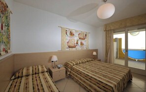 2 habitaciones, tabla de planchar con plancha, internet y ropa de cama