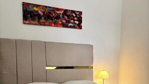 Studiosvit Comfort - 1 queensize-säng - utsikt mot staden