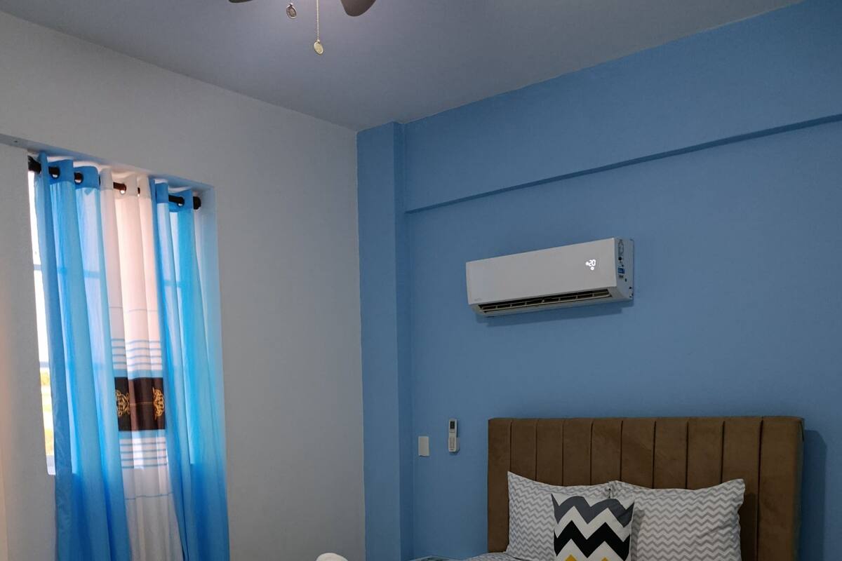 Suite estudio Confort, 1 cama de matrimonio, Aire acondicionado, planta ejecutiva | Baño | Ducha, secador de pelo, suelo radiante y toallas