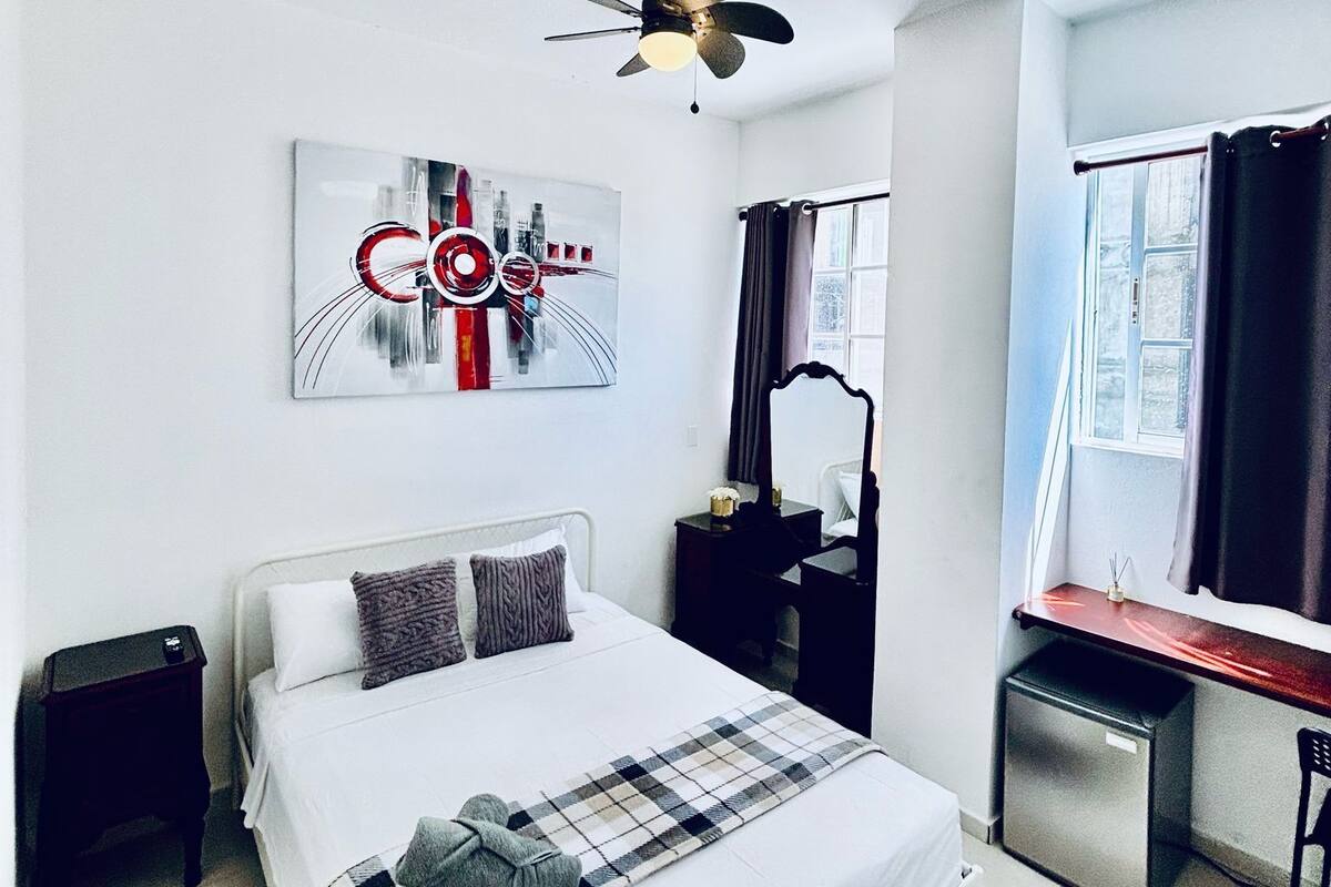 Suite Deluxe, vistas a la ciudad | Ropa de cama hipoalergénica y edredones de plumas
