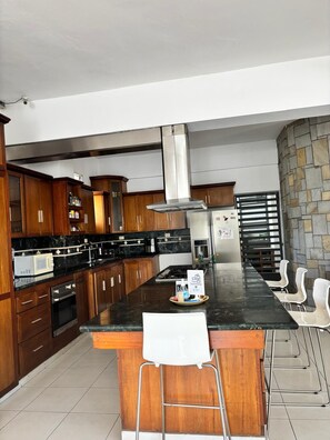 Mini-fridge, microwave, oven, stovetop