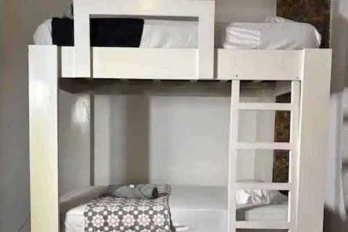 Shower, hair dryer, heated floors, towels