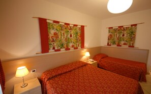 1 bedroom, iron/ironing board, internet, bed sheets