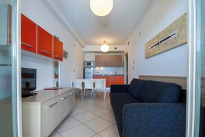 TV - Seaside escape apartment with pool view (Bibione)