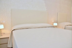 1 chambre, fer et planche à repasser, accès Internet, draps fournis