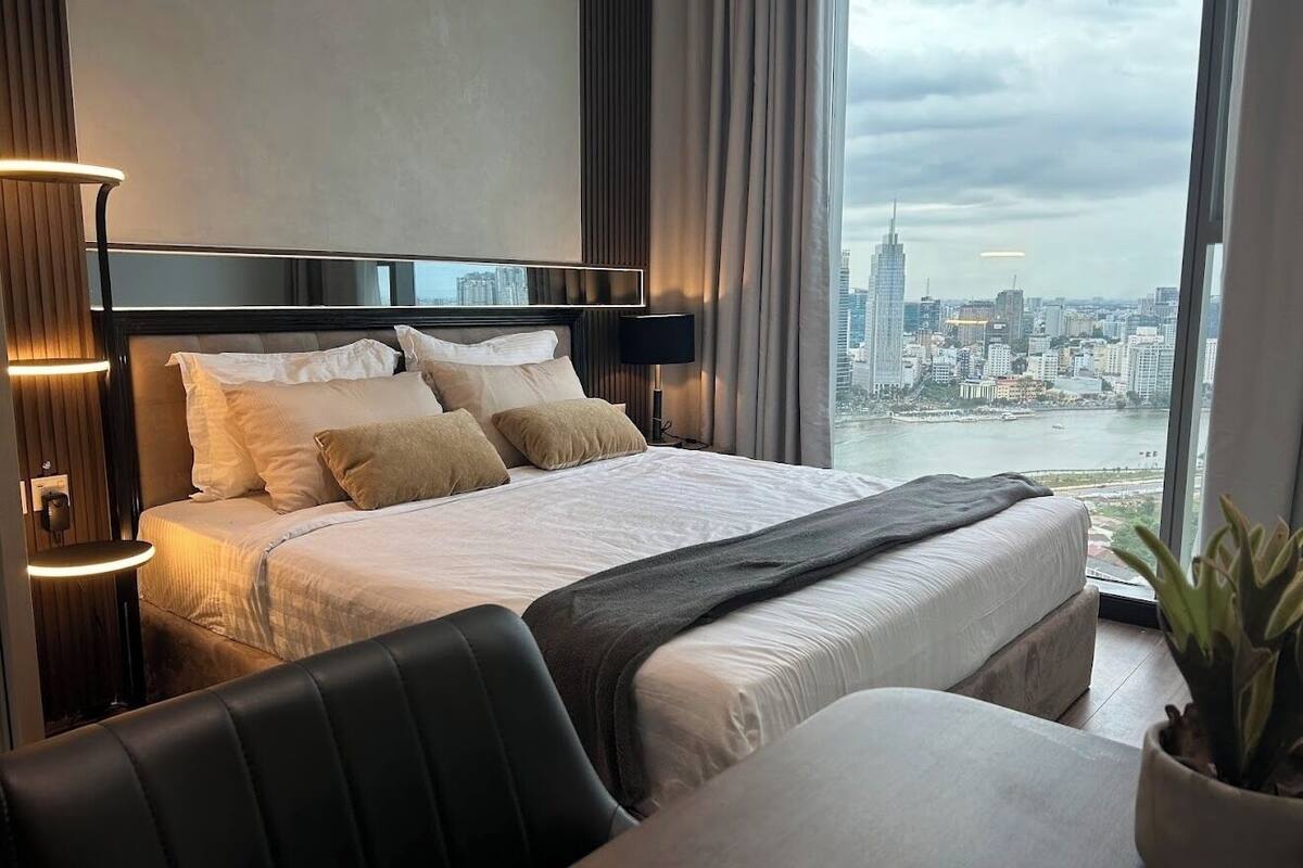 Economy Suite | 1 bedroom, minibar, blackout curtains, soundproofing