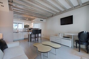 Toetasjesleilighet – comfort | Oppholdsområde | Flatskjerm-TV