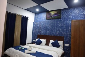 Deluxe Double Room | Free WiFi -  Hotel Everest Highland by Krishiv (Mussoorie)