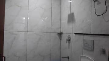 Deluxe Double Room | Bathroom