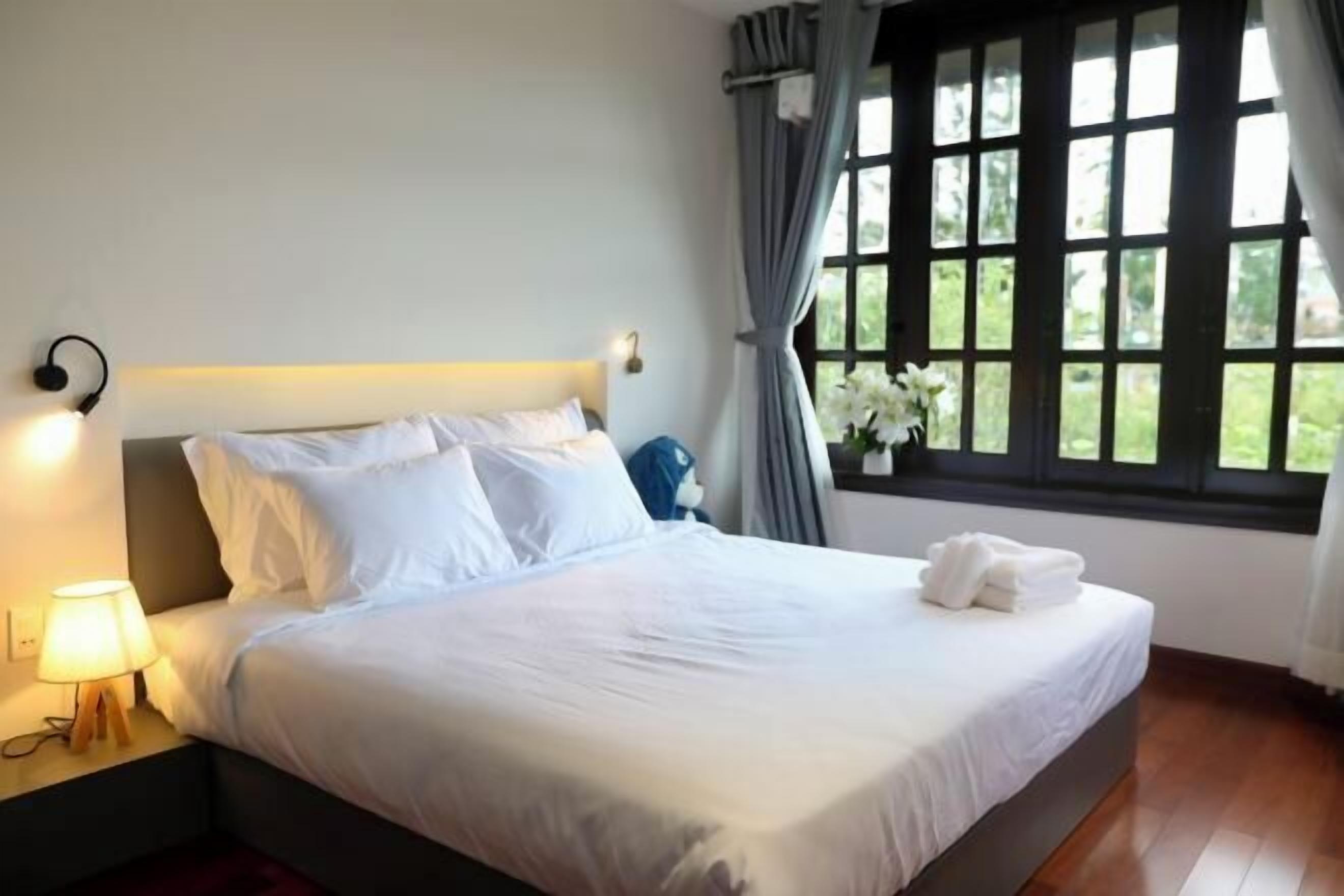 Minibar, escritorio, cortinas opacas y sistema de insonorización