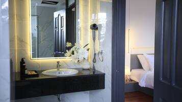 Deluxe Double Room | Bathroom
