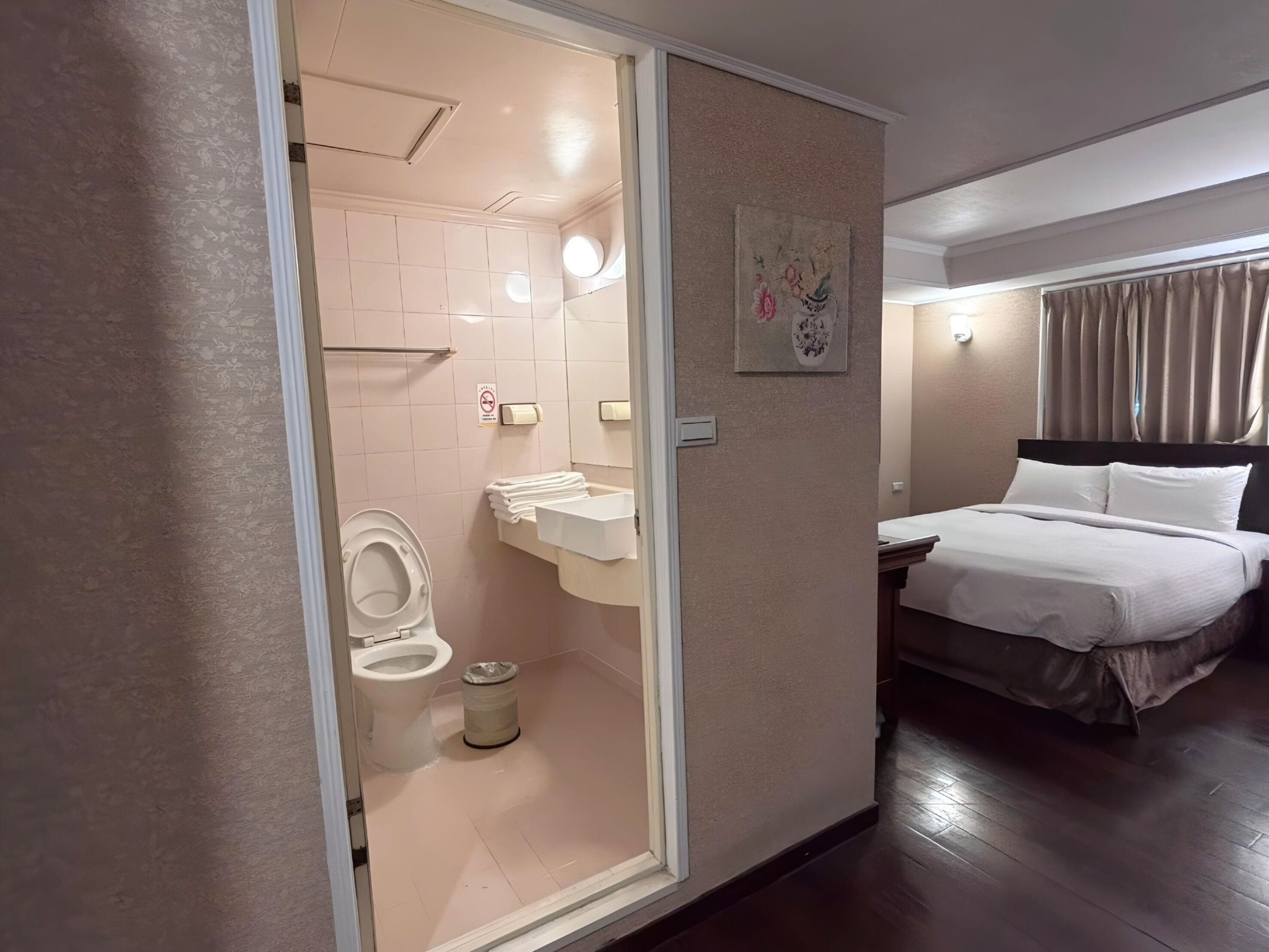 四人房 | 浴室 | 淋浴/盆浴组合、免费洗浴用品、吹风机、拖鞋