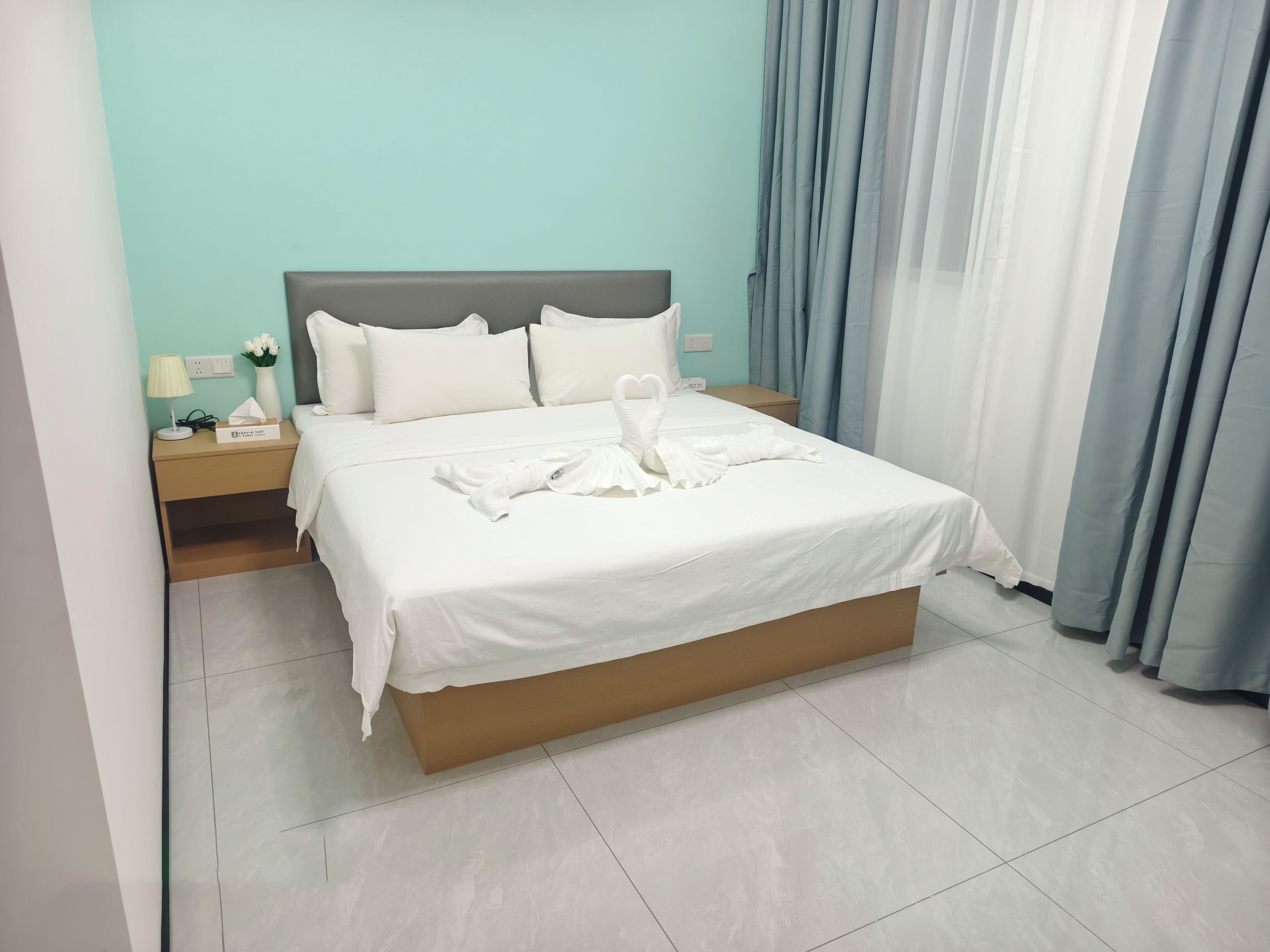 Business Double Room | Free WiFi