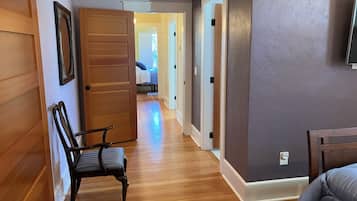 2 habitaciones, tabla de planchar con plancha, wifi y ropa de cama