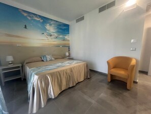 Luxury Double Room, City View | Egyptian cotton sheets, premium bedding, down comforters, pillowtop beds - Eolia Rooms Lipari (Lipari)