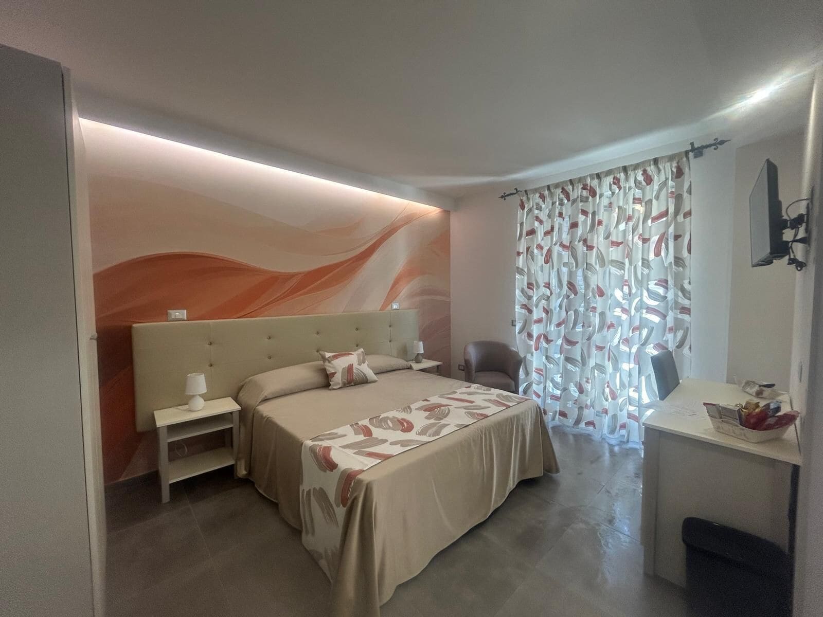 双人房或双床房, 私人浴室, 庭院景观 | 埃及棉床单、高档床上用品、羽绒被、加厚床垫