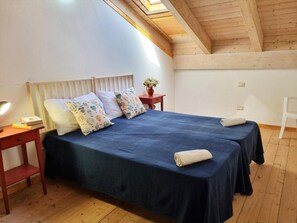 2 quartos, ferros/tábuas de passar roupa, Wi-Fi, roupa de cama