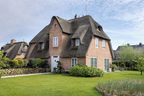 "Enjoy unforgettable days at Greta's Hüs on Sylt!"