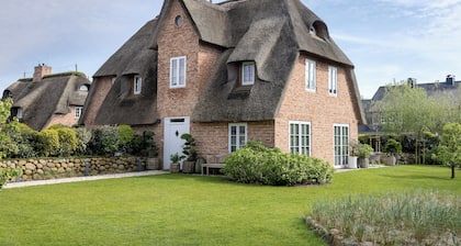 "Enjoy unforgettable days at Greta's Hüs on Sylt!"
