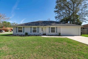 Exterior - Tolkien's Tranquil Retreat | Team Joseph Ellen (Jacksonville)