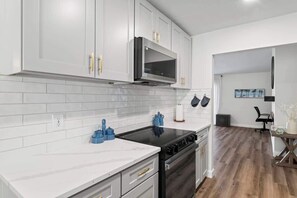 Fridge, microwave, oven, stovetop - Tolkien's Tranquil Retreat | Team Joseph Ellen (Jacksonville)