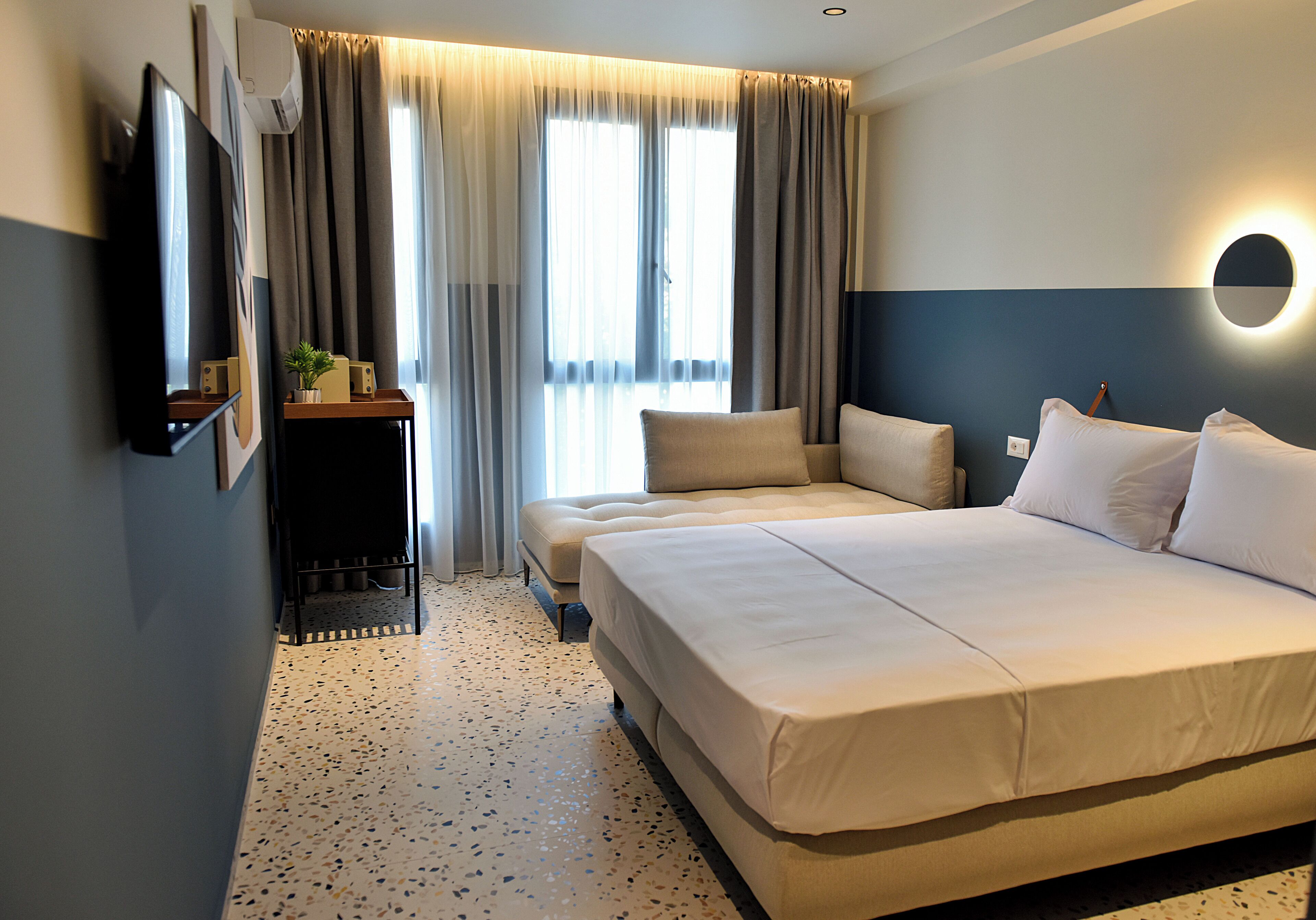 Caja de seguridad en la habitación, escritorio y cortinas blackout 