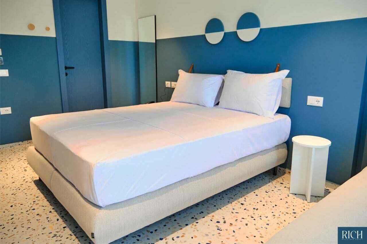 Caja de seguridad en la habitación, escritorio y cortinas blackout 