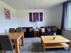 Interior - Pure City Central - St Leonards Skyline View by Three Bridges Apartments (Dunfermline)