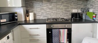 Pure  City Central - St Leonards Skyline View by Three Bridges Apartments