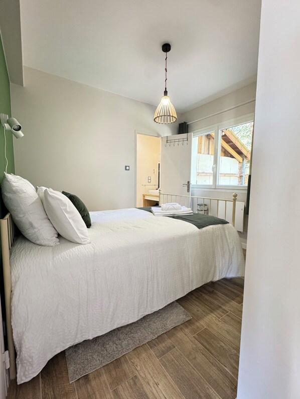 1 camera, ferro/asse da stiro, Wi-Fi, lenzuola