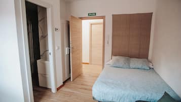 Espacio para trabajar con laptop y sistema de insonorización