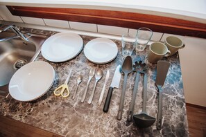 Full-sized fridge, microwave, stovetop, cookware/dishes/utensils - POLOESTUDIOS (Zaratán)