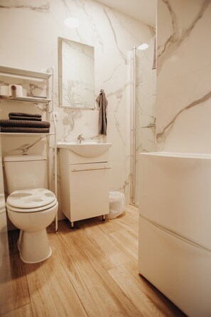 Dusche, Handtücher, Seife, Shampoo