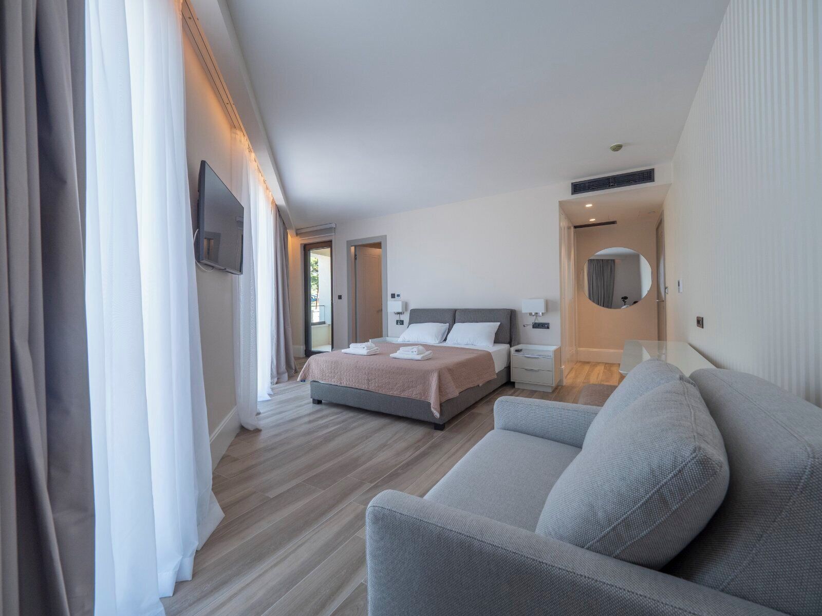 Standaard kamer | Luxe beddengoed, een kluis op de kamer, verduisterende gordijnen