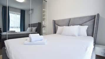 One Bedroom Apartment | Premium bedding, in-room safe, desk, blackout curtains