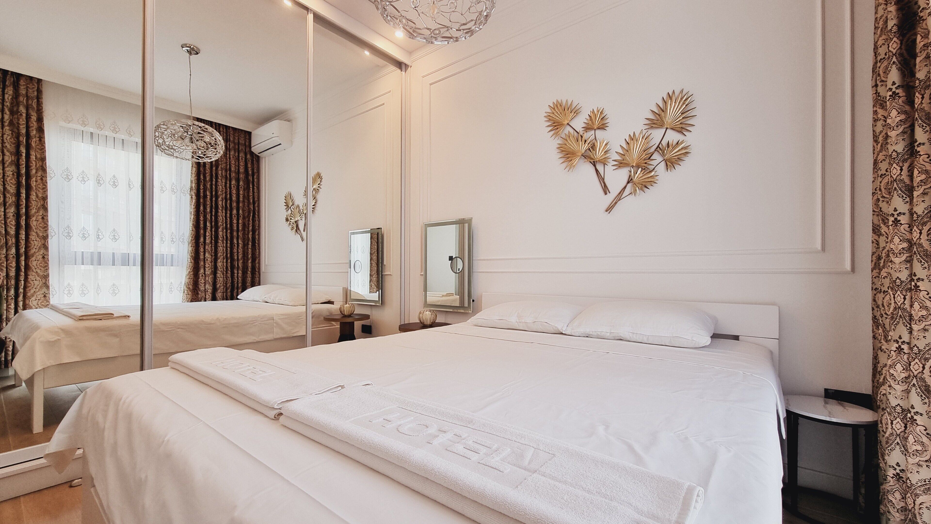 Eenvoudig appartement | Luxe beddengoed, een kluis op de kamer, verduisterende gordijnen