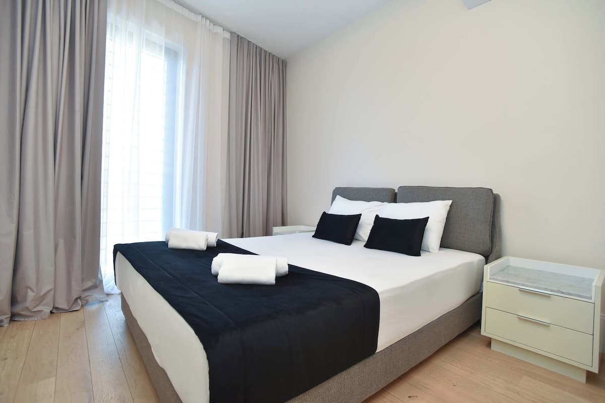 Comfort appartement | 2 slaapkamers, luxe beddengoed, een kluis op de kamer, een bureau