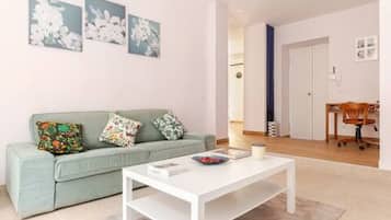 Smart TV, caminetto, videogiochi, lettore DVD