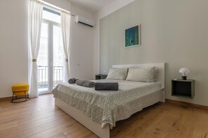 3 chambres, bureau, fer et planche à repasser, lit parapluie