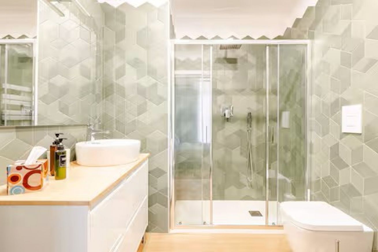Doccia, asciugacapelli, bidet, asciugamani