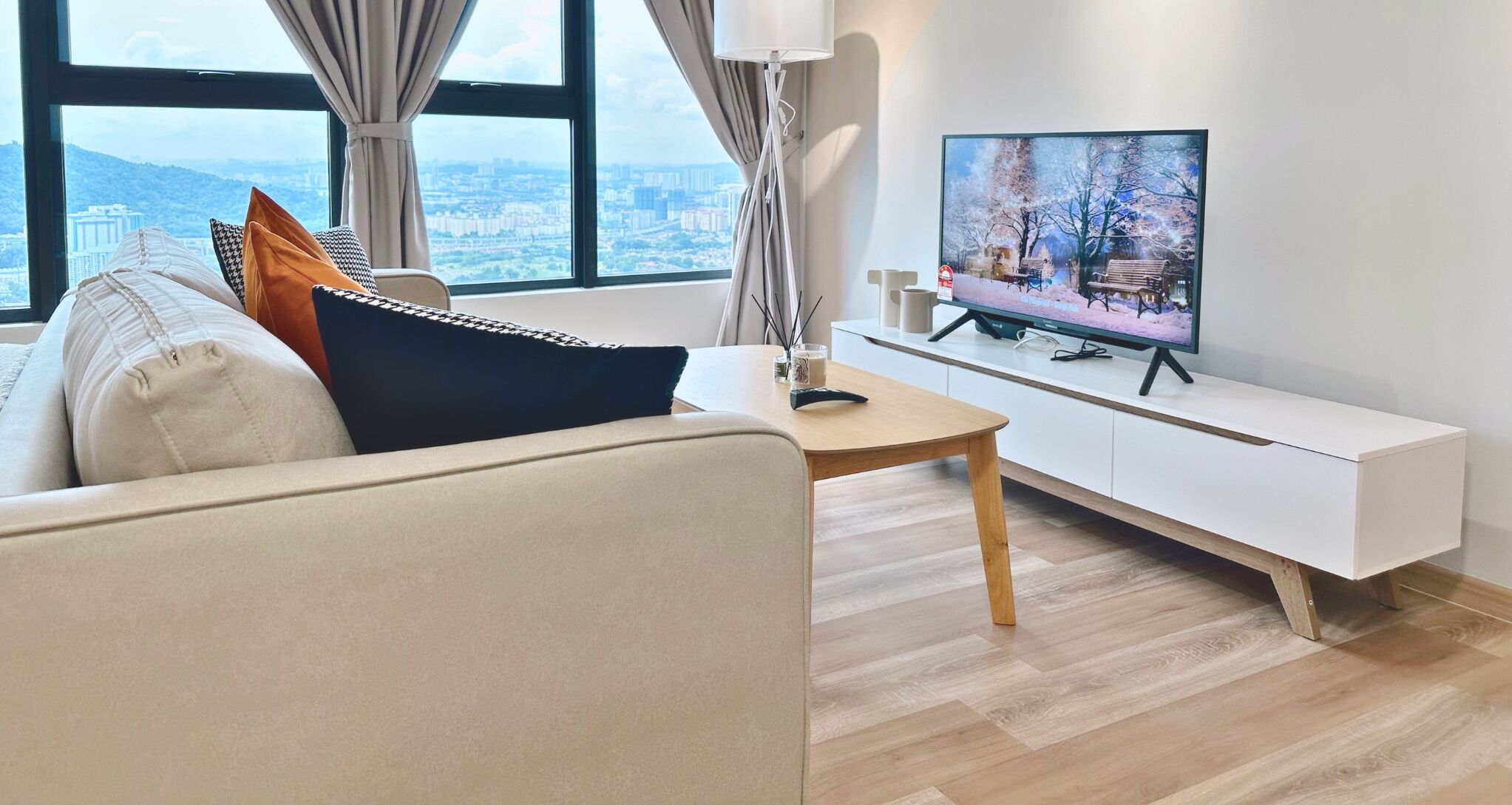 Loft Comfort, 3 dormitoris, no fumadors, vistes a la ciutat | Planxa i posts de planxar i wifi gratuïta 