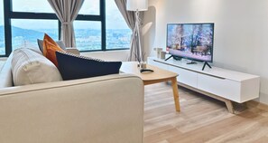 Comfort Loft, 3 Bedrooms, Non Smoking, City View | Iron/ironing board, free WiFi