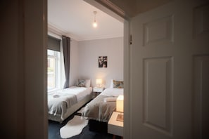 3 bedrooms, desk, iron/ironing board, free WiFi